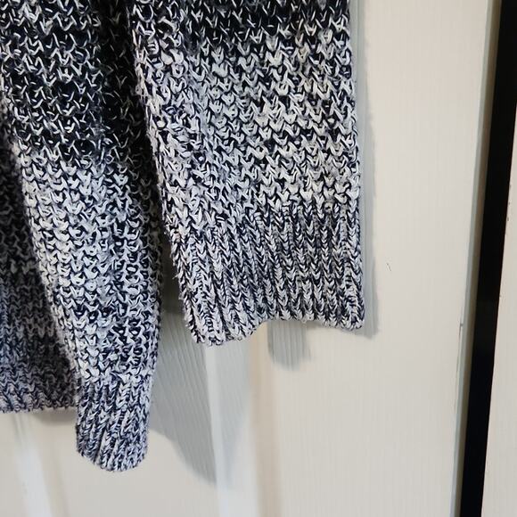 Garage Women's Wide Neck Long Sleeve Knit Blue & White Ambre Sweater Size M-L - Picture 3 of 9